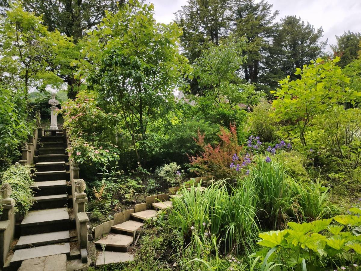 Cascades Gardens 4*